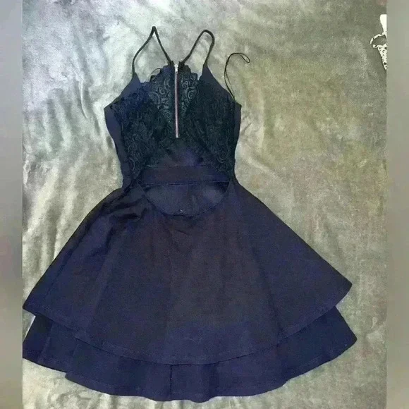 COPY - Navy Blue size large Windsor key hole back lace dress NEW condition - Picture 4 of 5